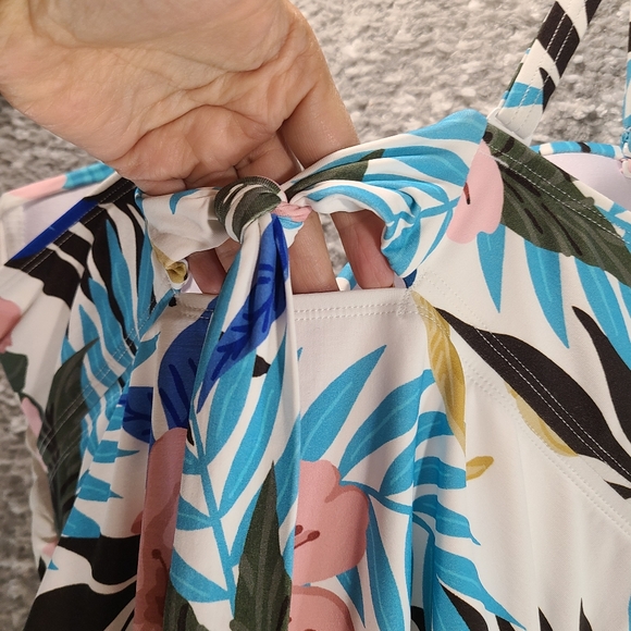 Coco Reef Bra Sized 38C One Piece Swimsuit Floral Tropical Underwire Lined Nylon - Picture 5 of 11